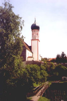 Ansicht der Kirche St. Agatha in Uffing